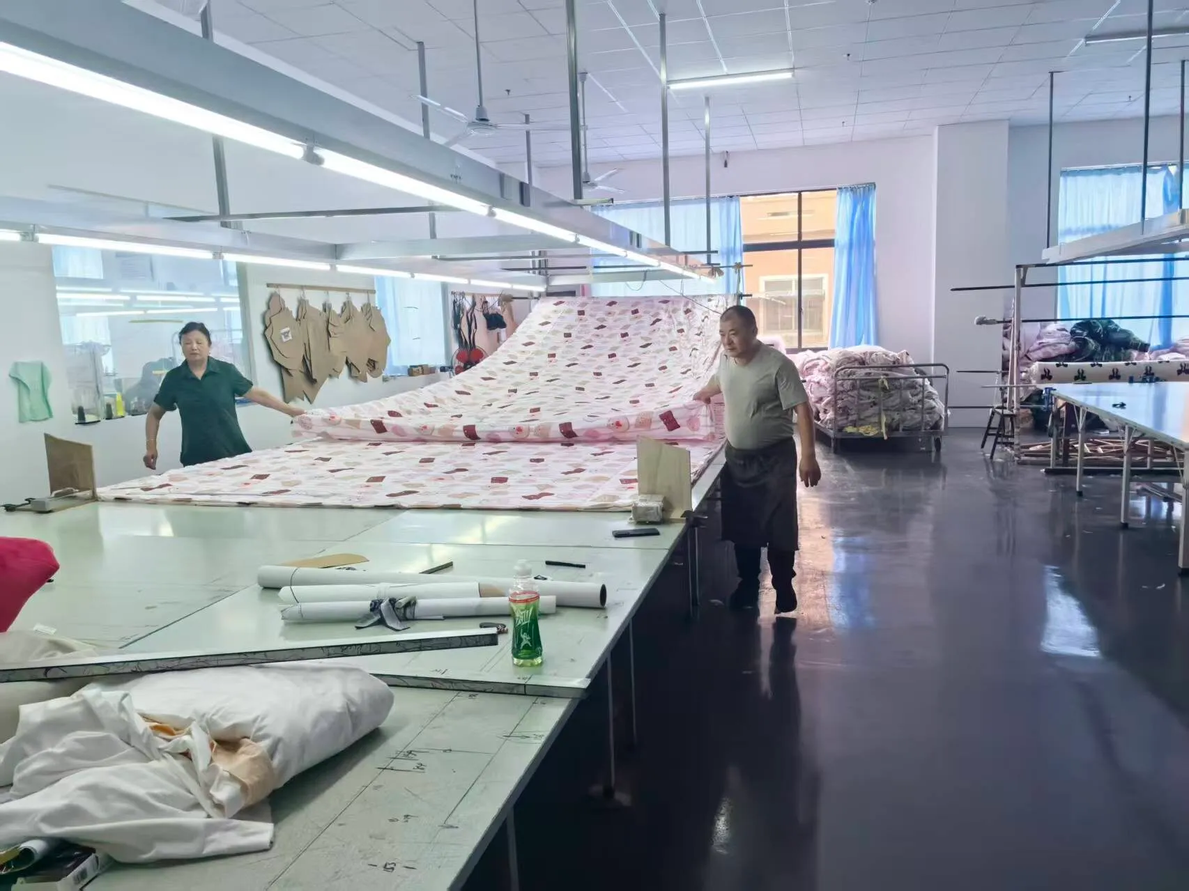 Fabric cutting — Tulip factory, Nantong