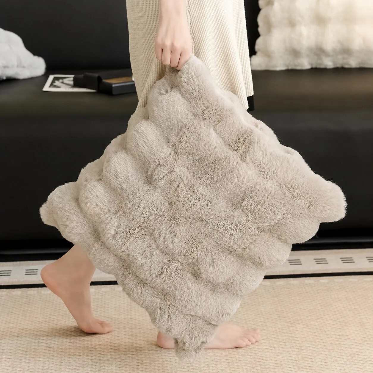 3D bubble faux fur decorative cushion — photo 2