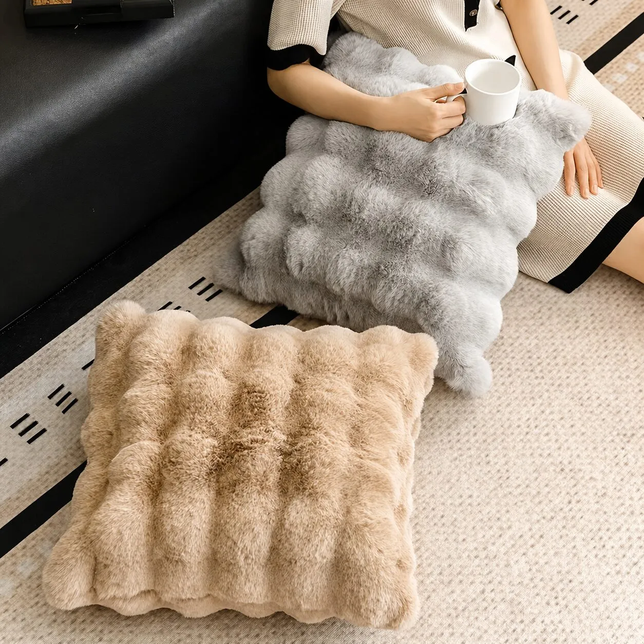 3D bubble faux fur decorative cushion — photo 4