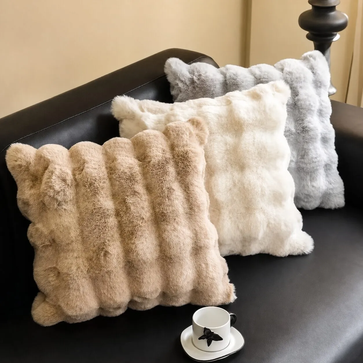 3D bubble faux fur decorative cushion — photo 5