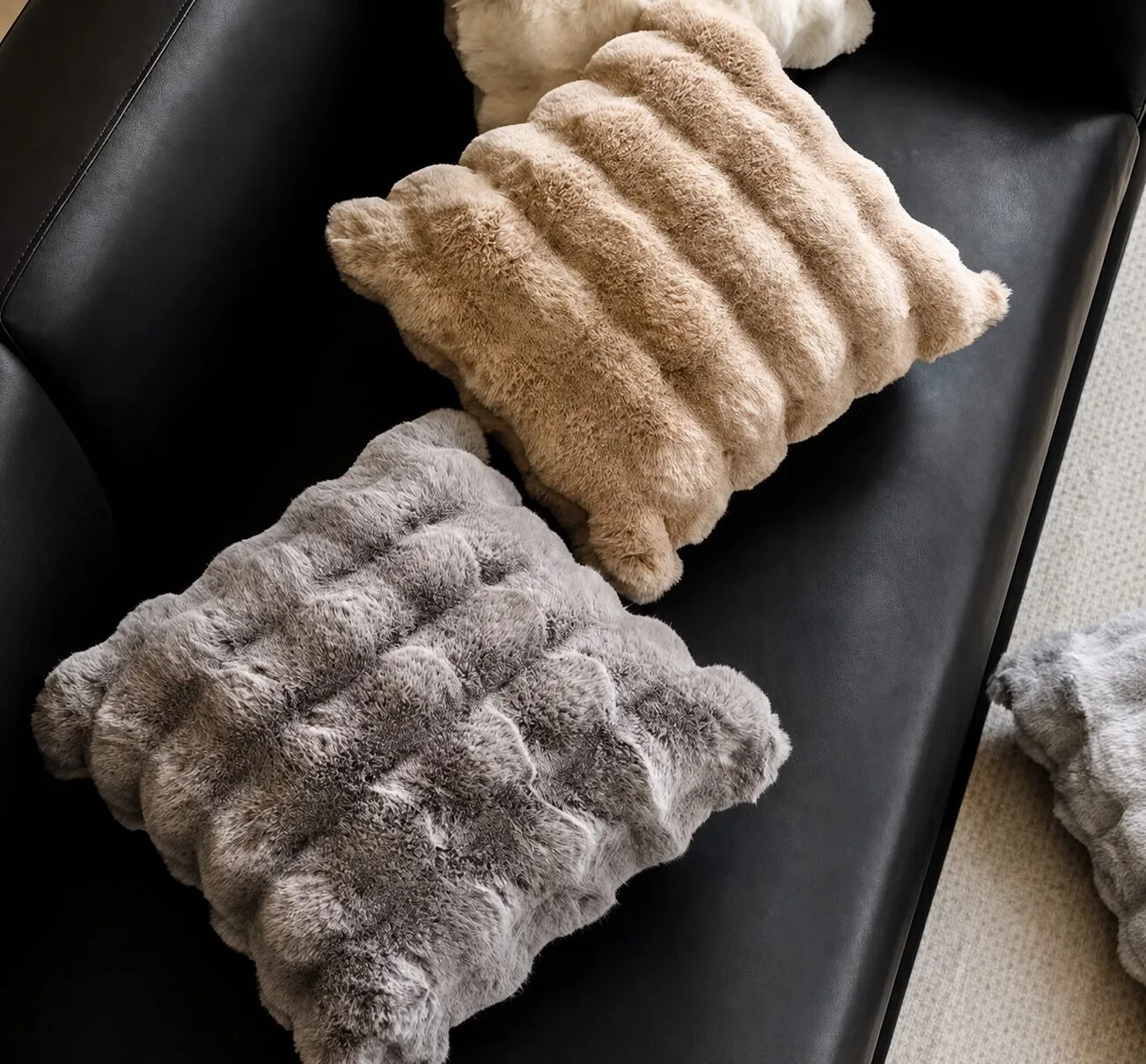 3D bubble faux fur decorative cushion — photo 6